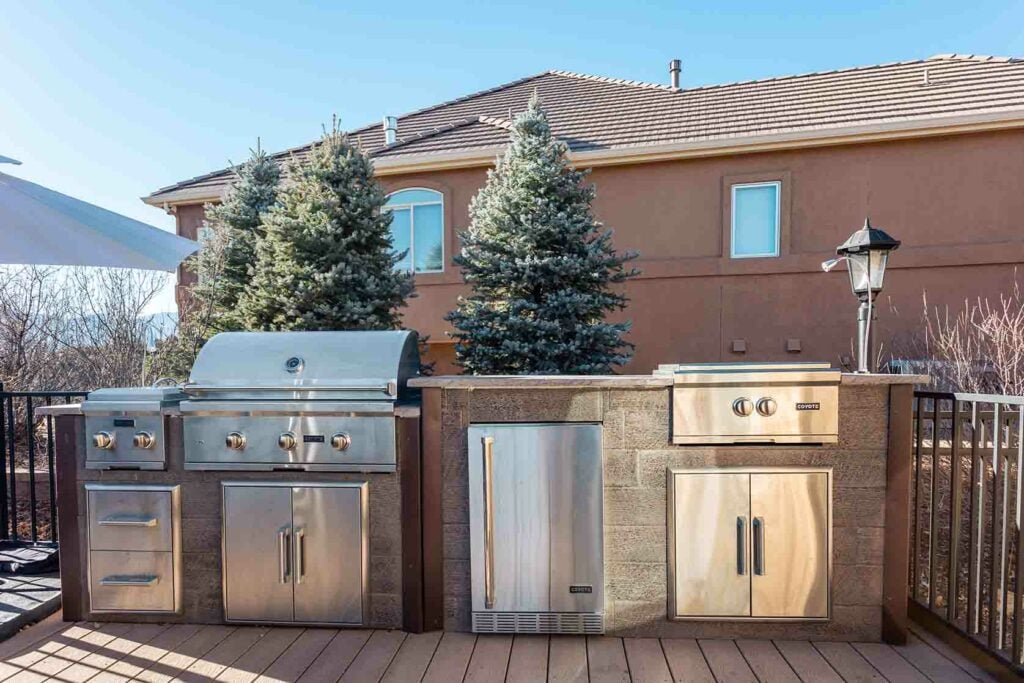 How to Build an Outdoor Kitchen with Grill Island - 4 Ways