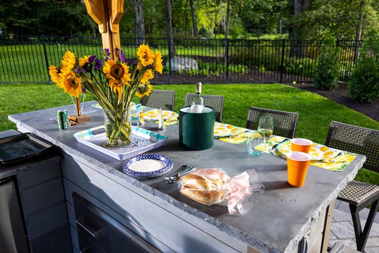 Outdoor Bar: 30 Creative Ideas for Entertaining