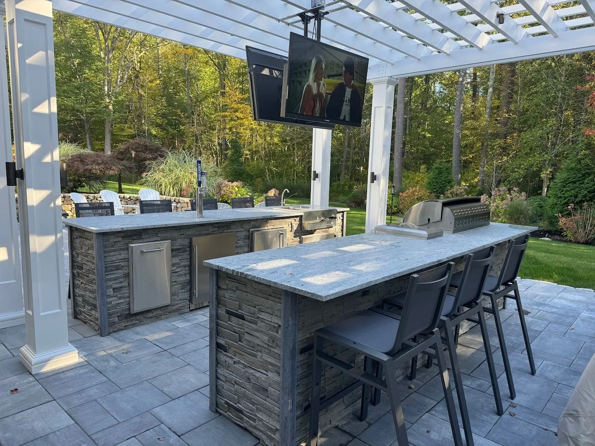 galley outdoor kitchen in stacked stone graphite