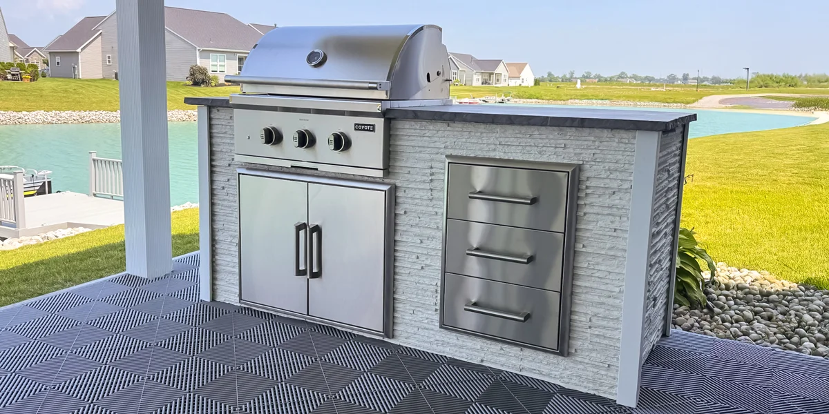 grill island in modern stone bright