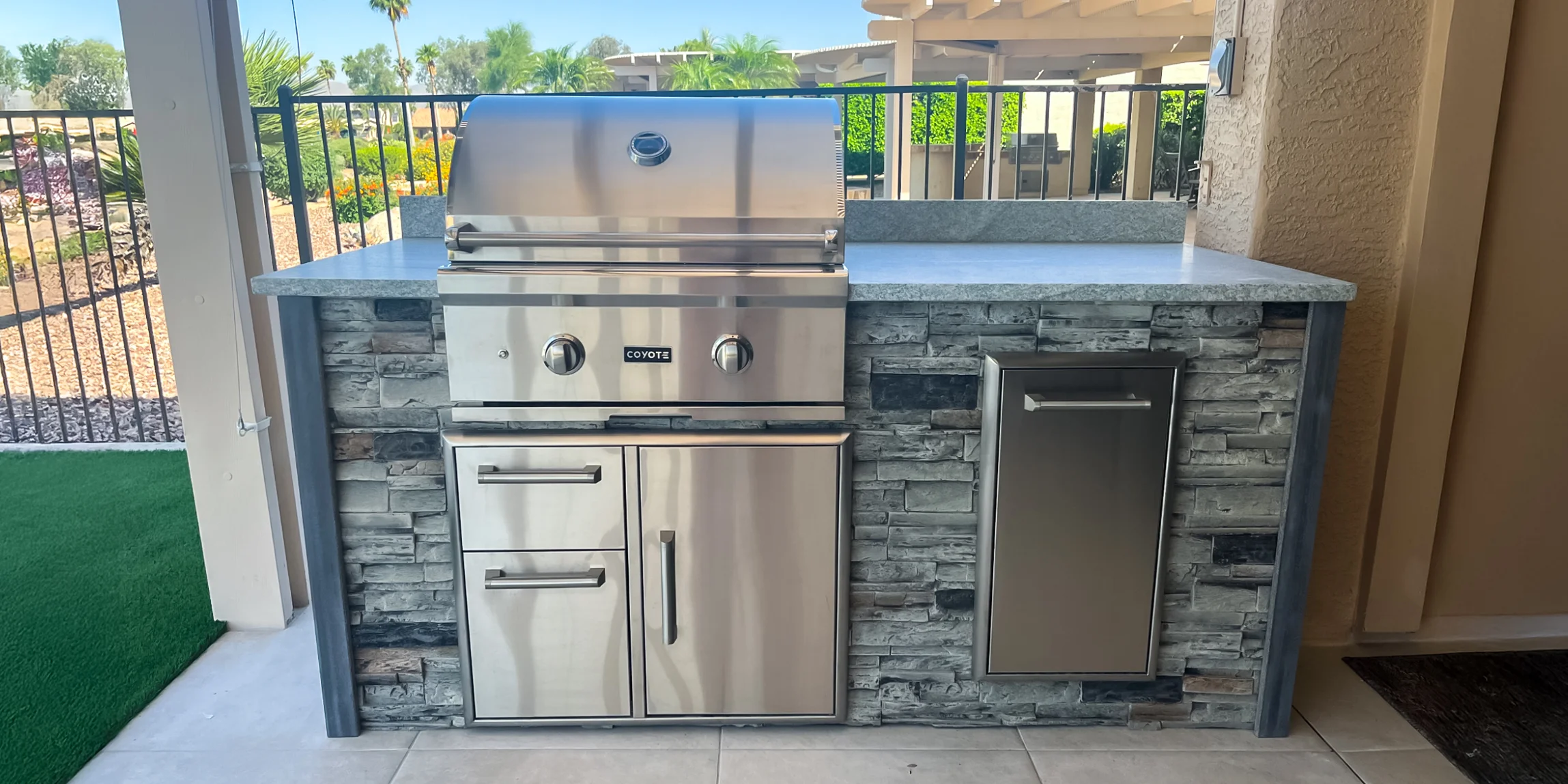 grill island in stacked stone graphite