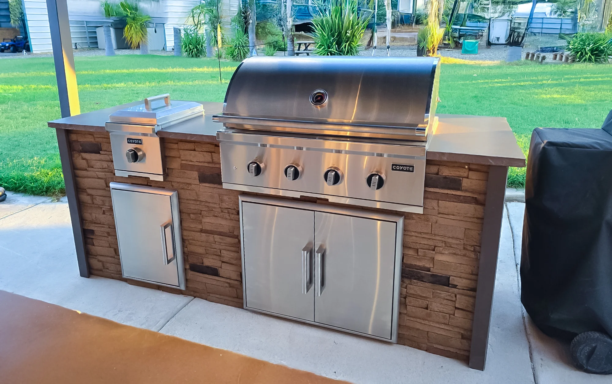 grill island in stacked stone terra