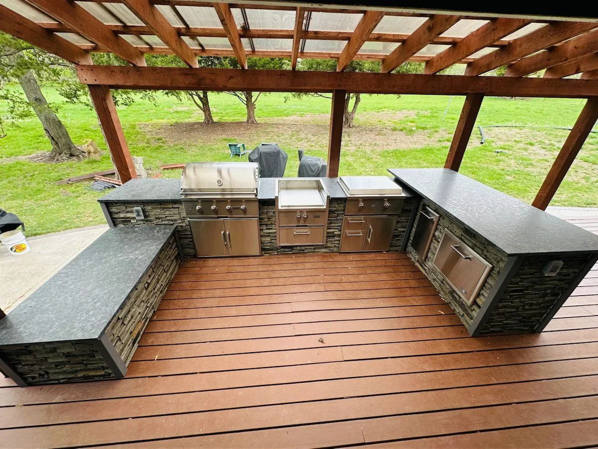 u shaped rta outdoor kitchen in stacked stone graphite